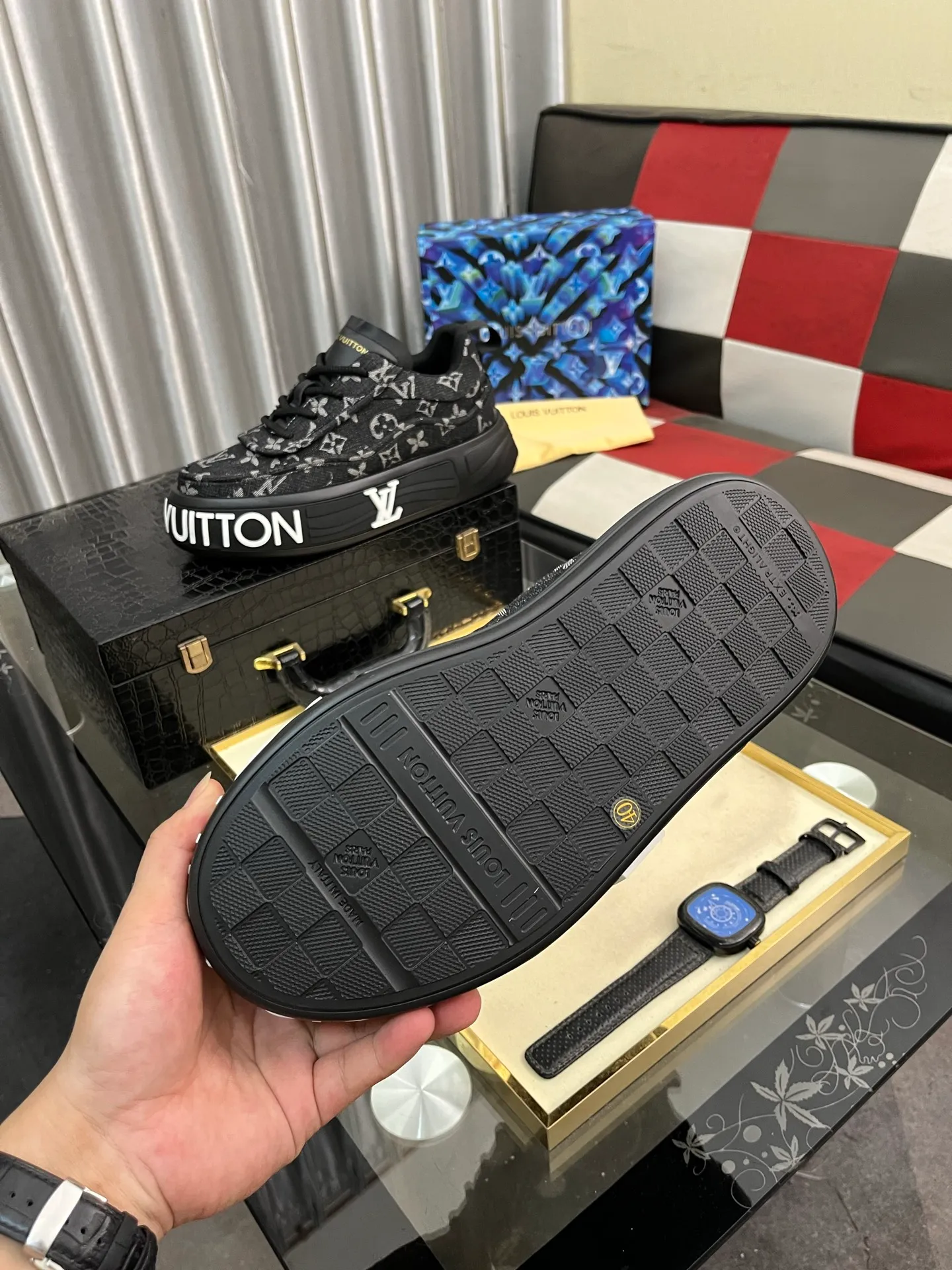 Men's shoes 💰560⌚️⌚️【LOUlS VUlTTON】Louis Vuitton ~ unique and casual style. LV counter purchasing 🏃casual shoes😍😍 Men's 2025 counters are on sale simultaneously, Italian imported brands select first-layer Italian cowhide. Cowhide leather lining (refuses to discolor and grind feet) Code number: 38-44 4⃣️colors available